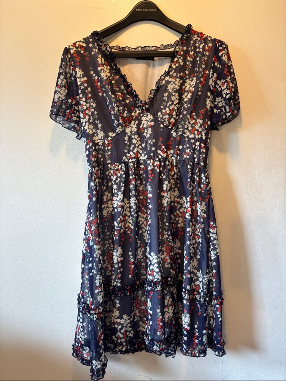 3/$5🌷 SHEIN Navy Floral V-Neck Mini Dress with White and Red Blooms